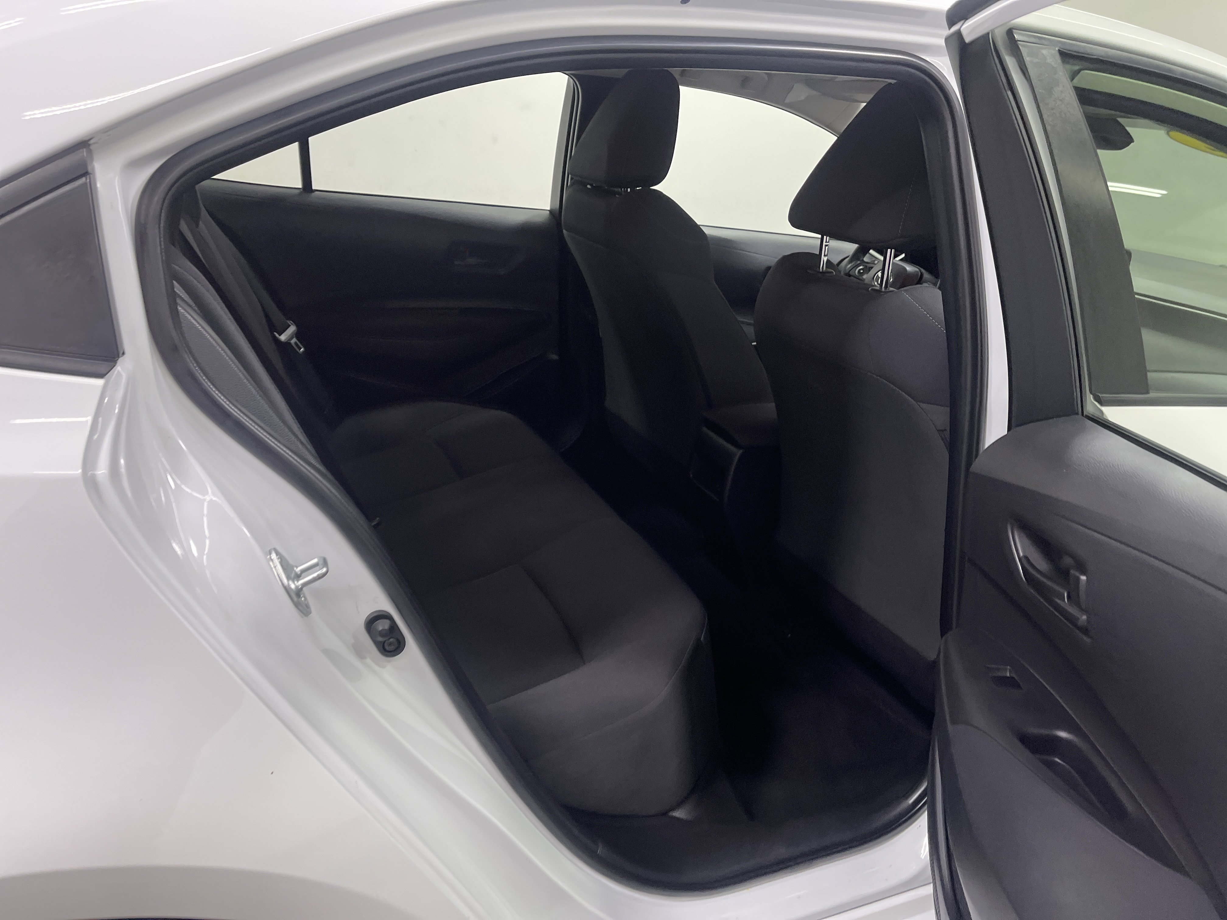 Used 2022 Toyota Corolla LE image 19