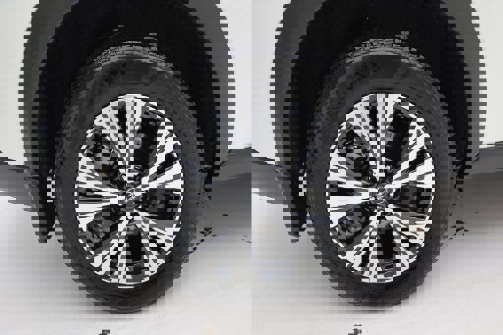 Used 2023 Nissan Rogue SV w/ SV Premium Package image 10