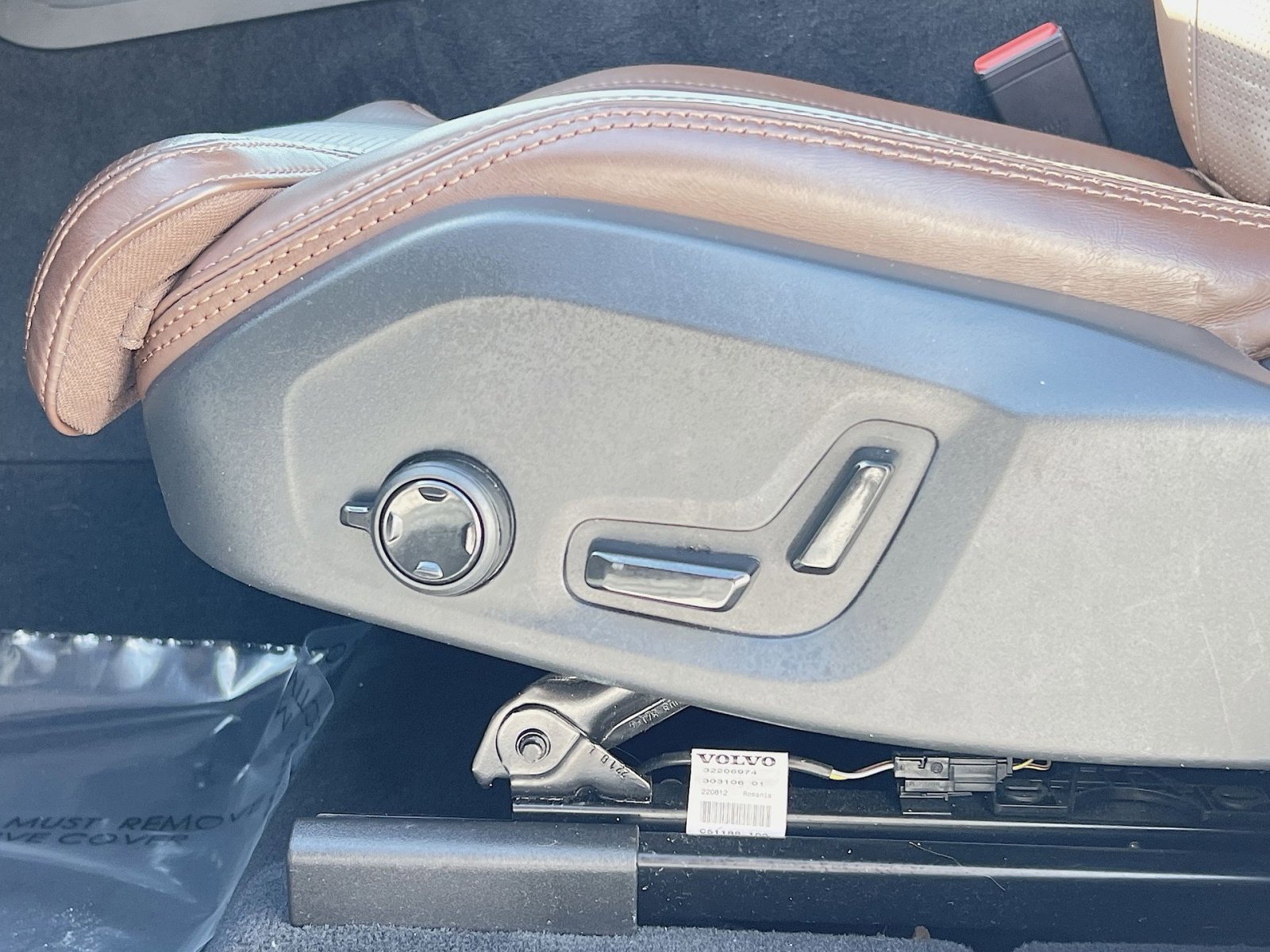 Certified 2023 Volvo XC60 B5 Ultimate w/ Protection Package Premier image 14