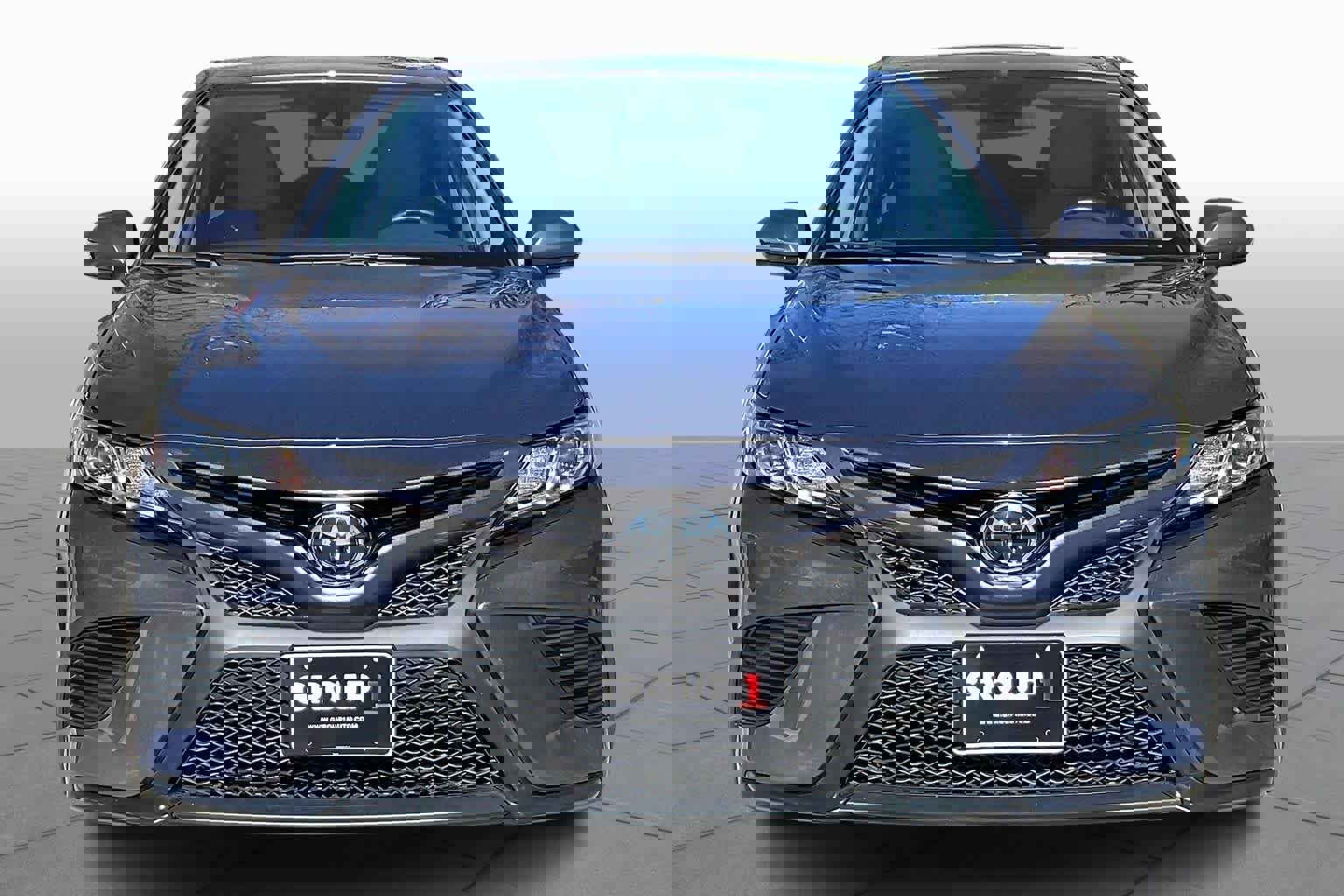 Used 2020 Toyota Camry SE image 3