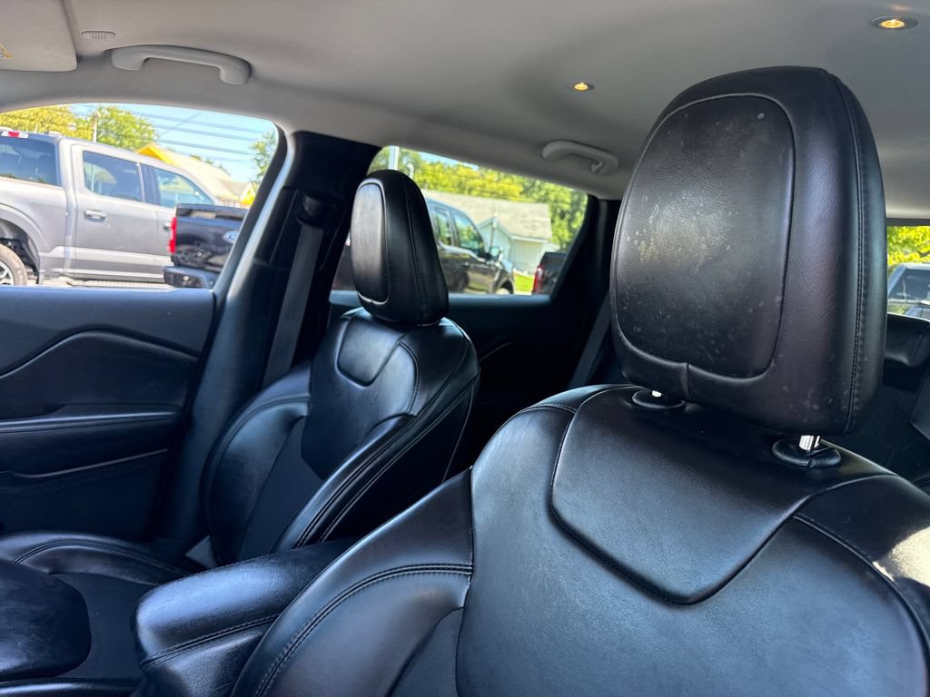 Used 2020 Jeep Cherokee Latitude Plus AWD/4WD image 26