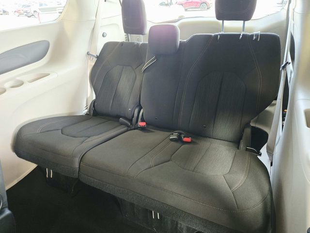 Used 2019 Chrysler Pacifica Touring Plus w/ Advanced Safetytec Group FWD image 10
