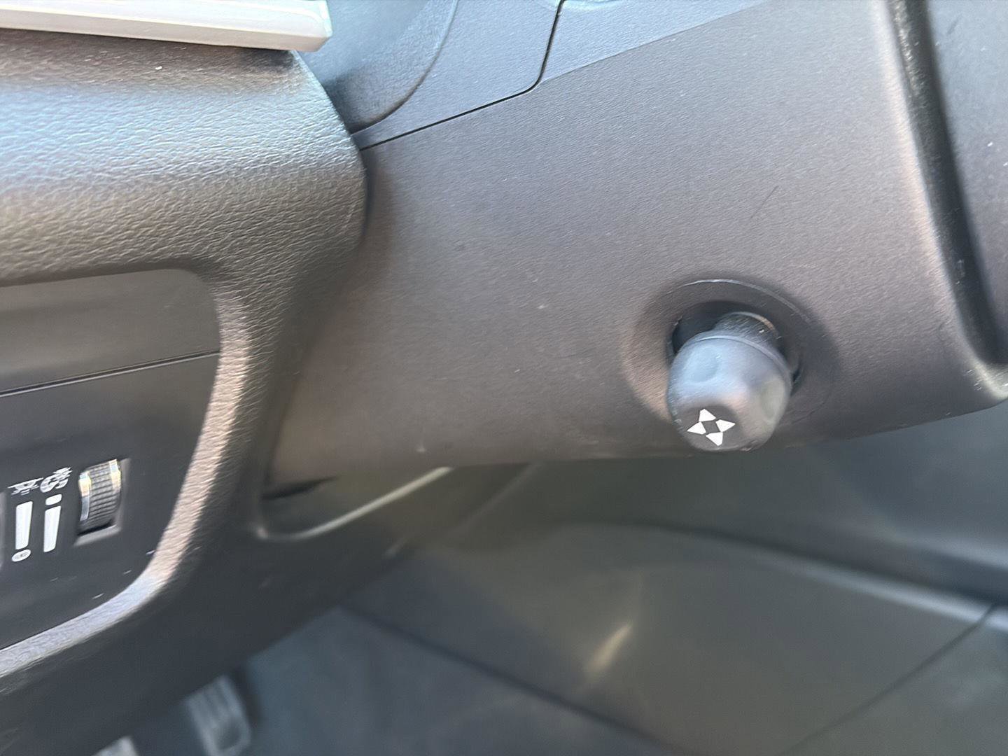 Used 2024 Jeep Grand Cherokee L Limited w/ Luxury Tech Group II image 19