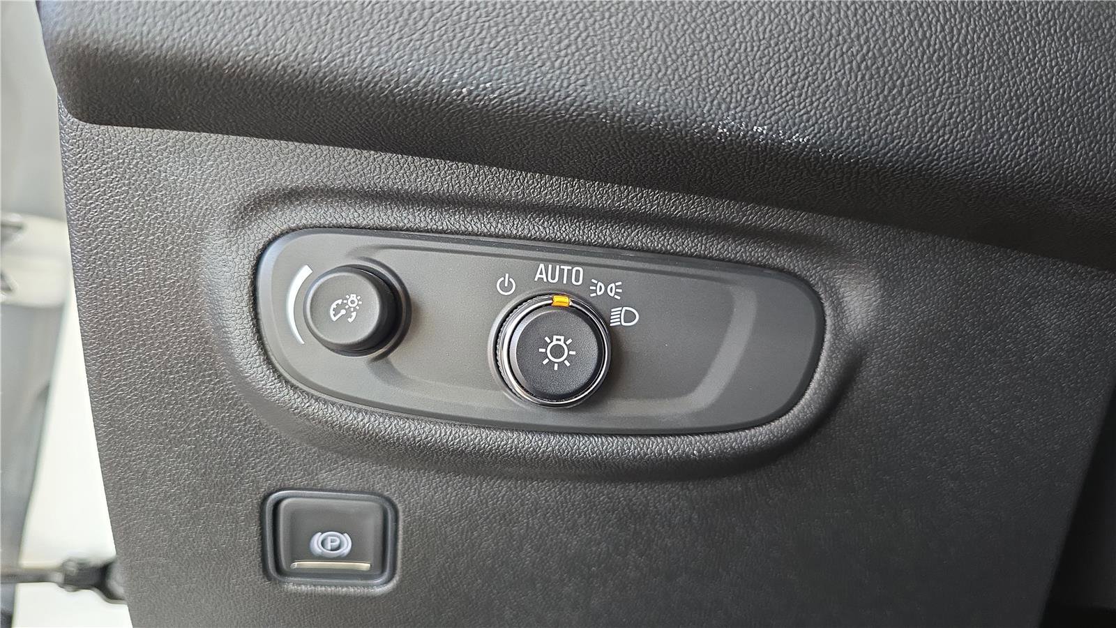 Used 2022 GMC Terrain SLE w/ Driver Convenience Package image 23