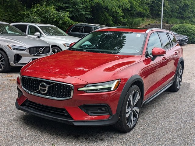 Certified 2024 Volvo V60 B5 Cross Country Plus image 3