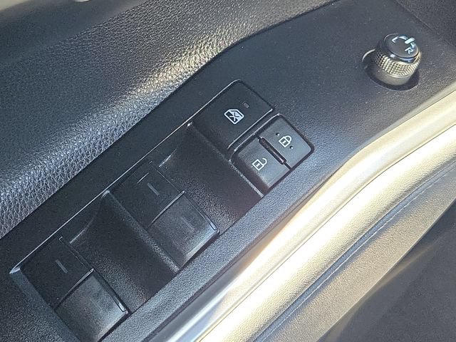 Used 2023 Toyota Highlander XLE FWD image 25