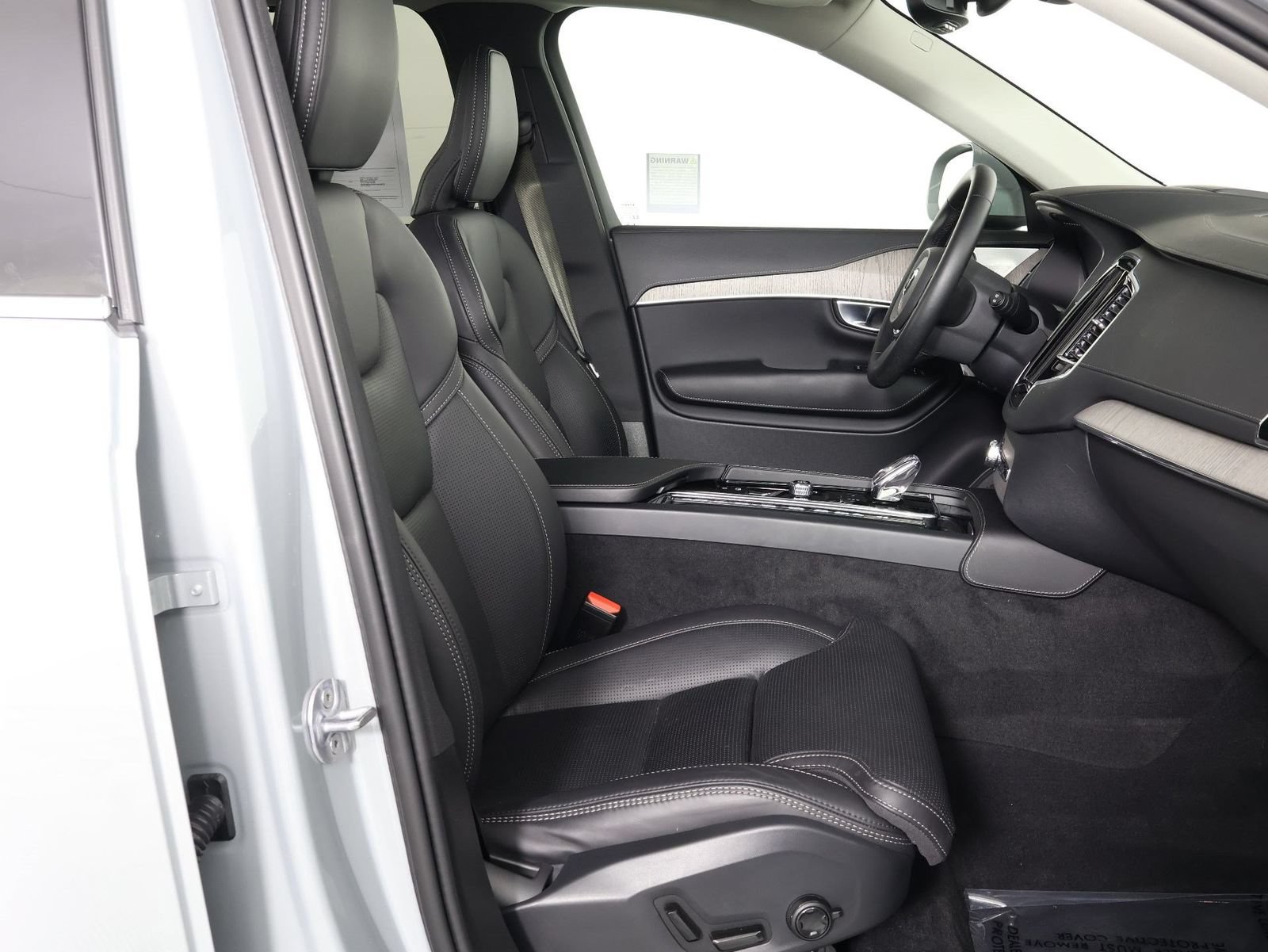 Certified 2024 Volvo XC90 B6 Ultimate AWD/4WD image 29
