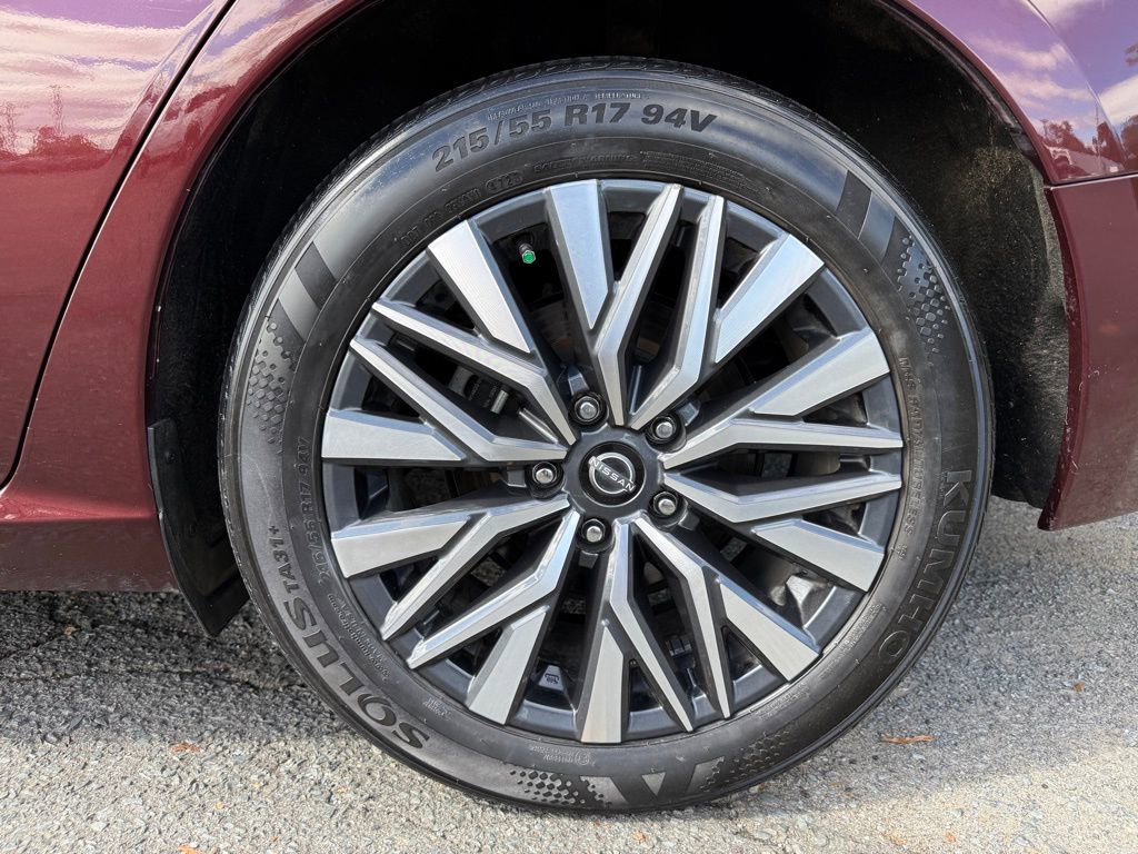 Used 2024 Nissan Altima 2.5 SV image 13