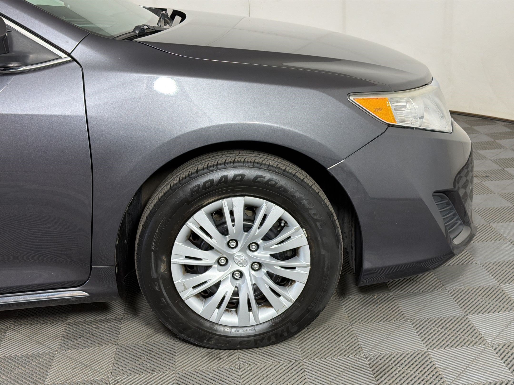 Used 2014 Toyota Camry LE FWD image 12