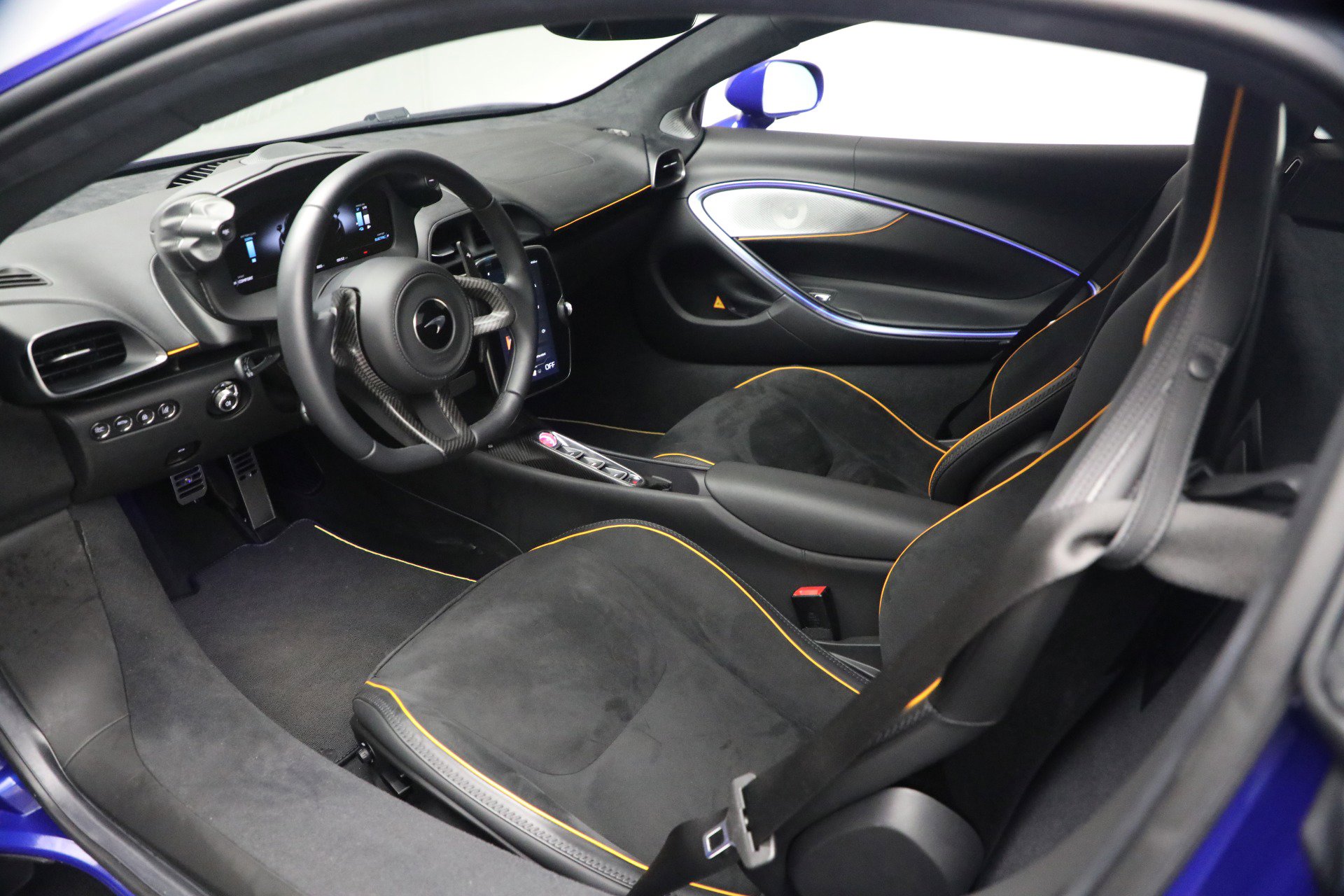 Used 2024 McLaren Artura image 23