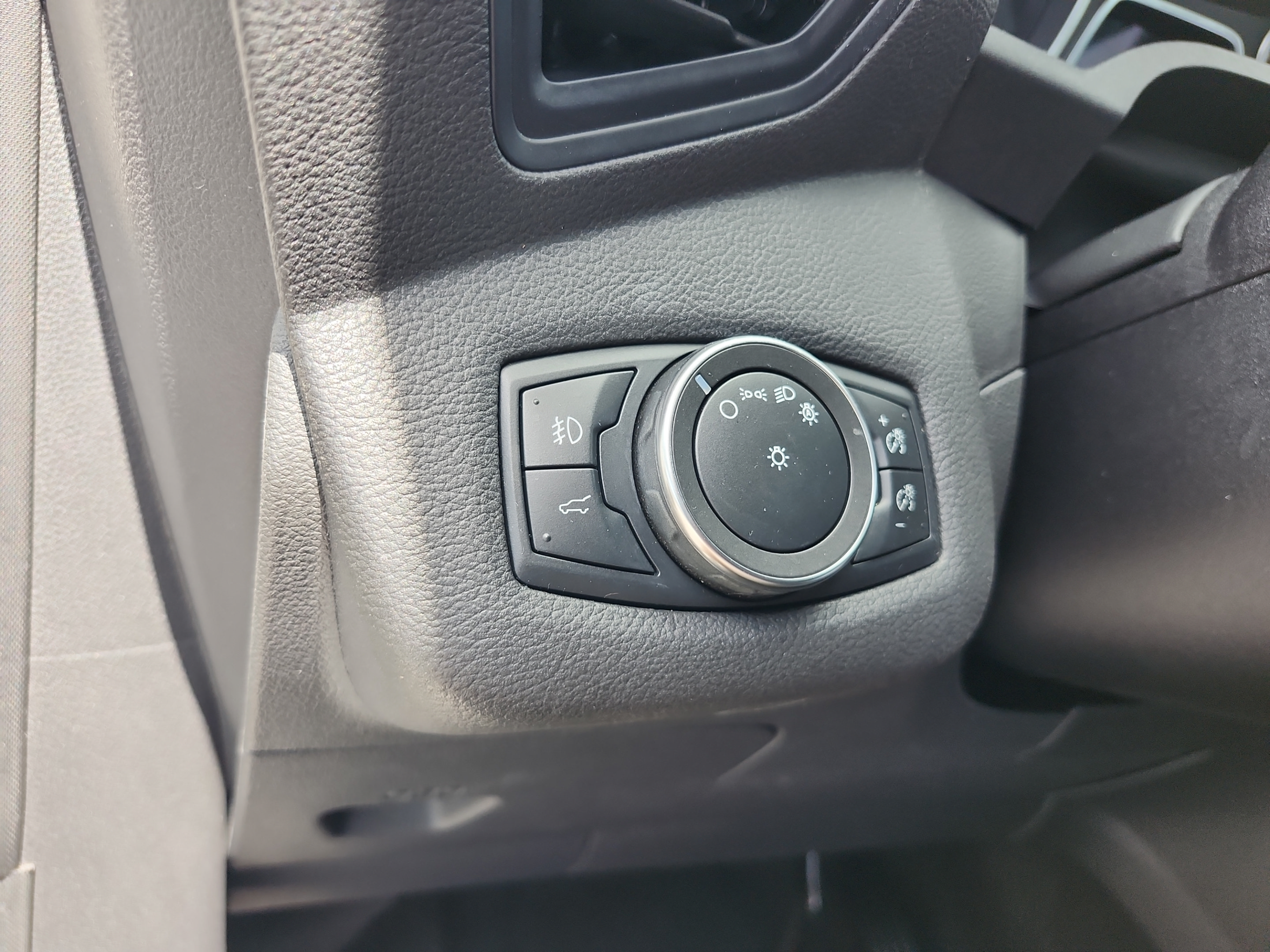 Used 2019 Ford Escape SEL FWD image 12