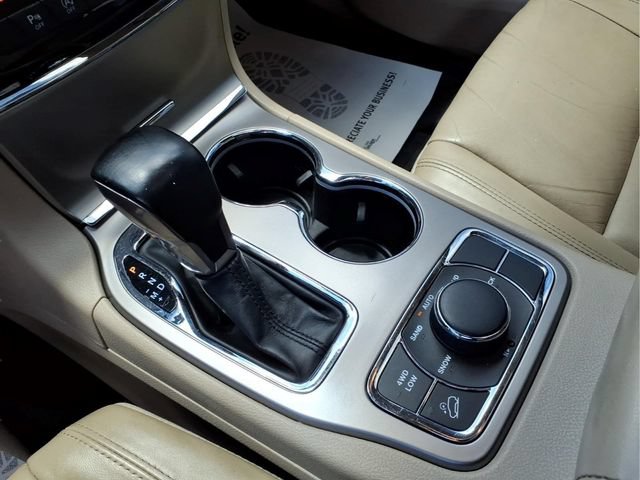 Used 2021 Jeep Grand Cherokee Limited AWD/4WD image 24