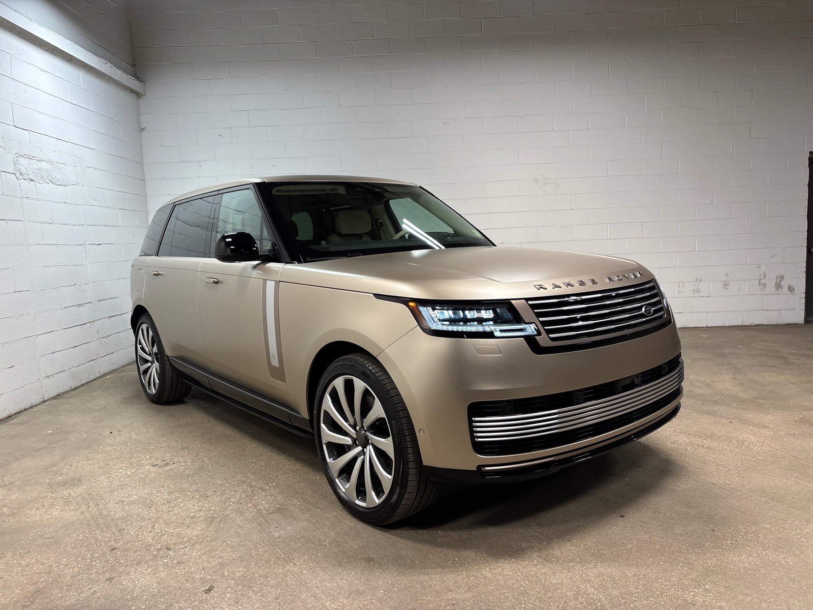 New 2026 Land Rover Range Rover SV AWD/4WD image 4