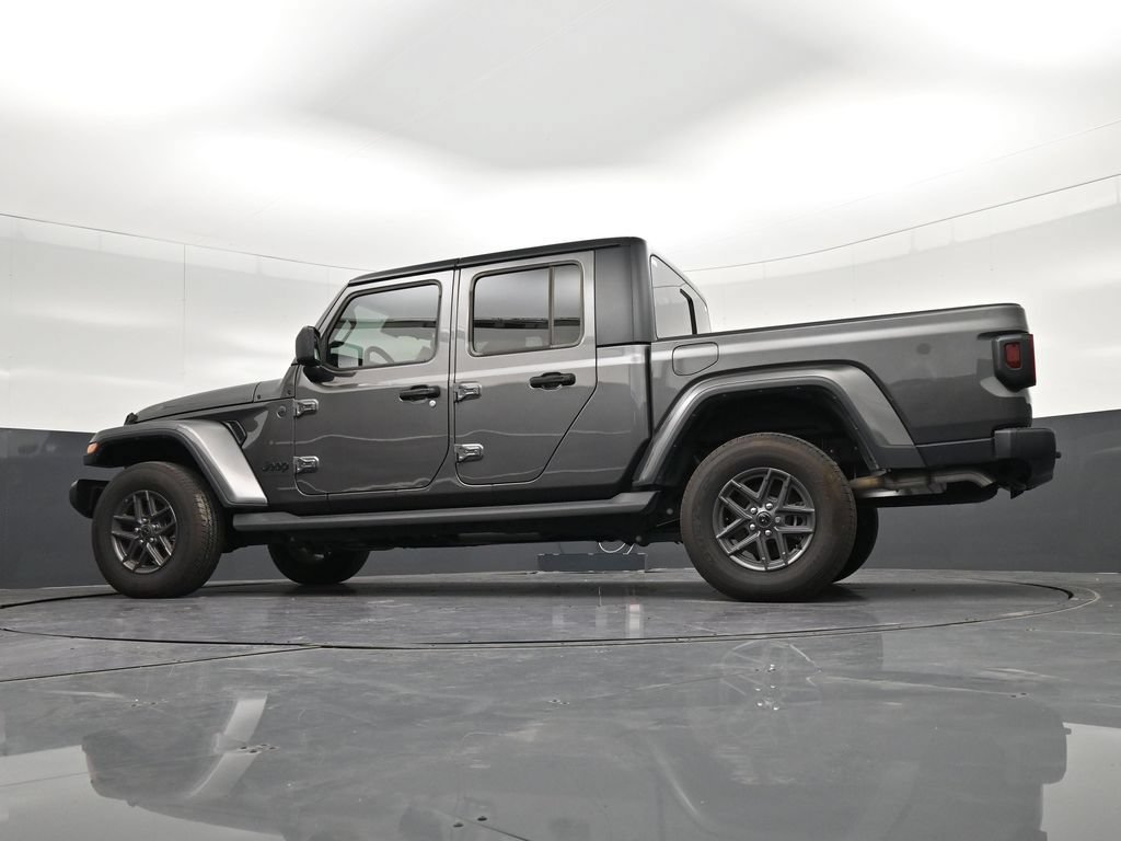 Used 2025 Jeep Gladiator Sport AWD/4WD image 32