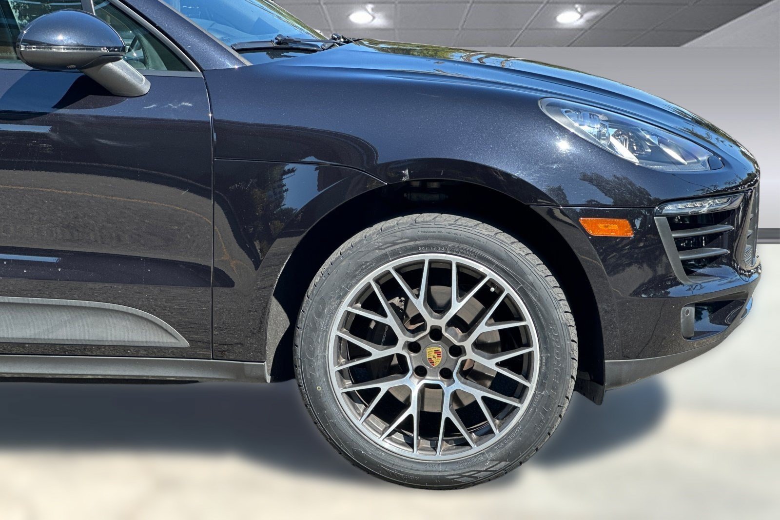 Used 2018 Porsche Macan AWD/4WD image 34
