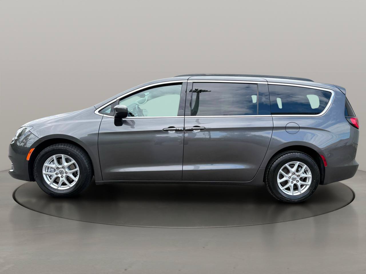 Used 2021 Chrysler Voyager Lxi FWD image 5
