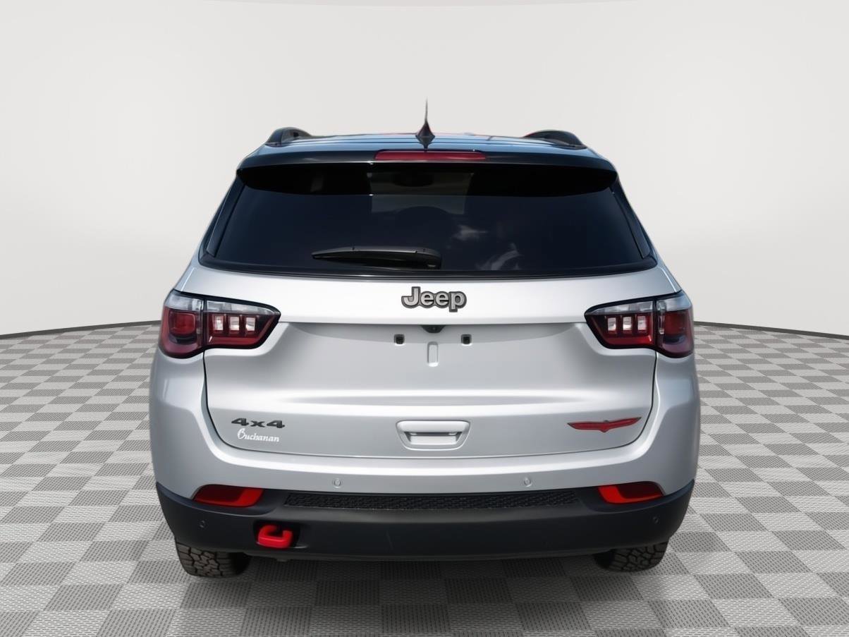 Used 2025 Jeep Compass Trailhawk AWD/4WD image 6