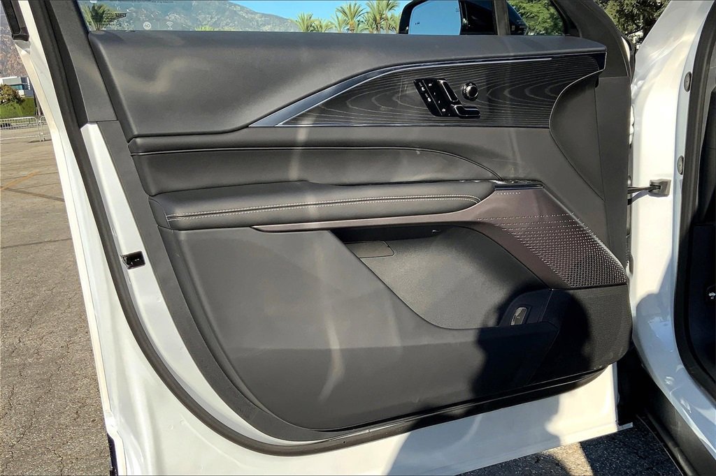 New 2025 Cadillac Lyriq Luxury image 11