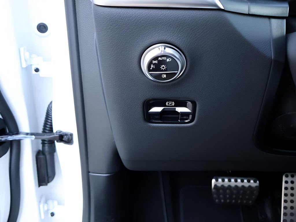 Certified 2025 Mercedes-Benz GLC 300 4MATIC image 35