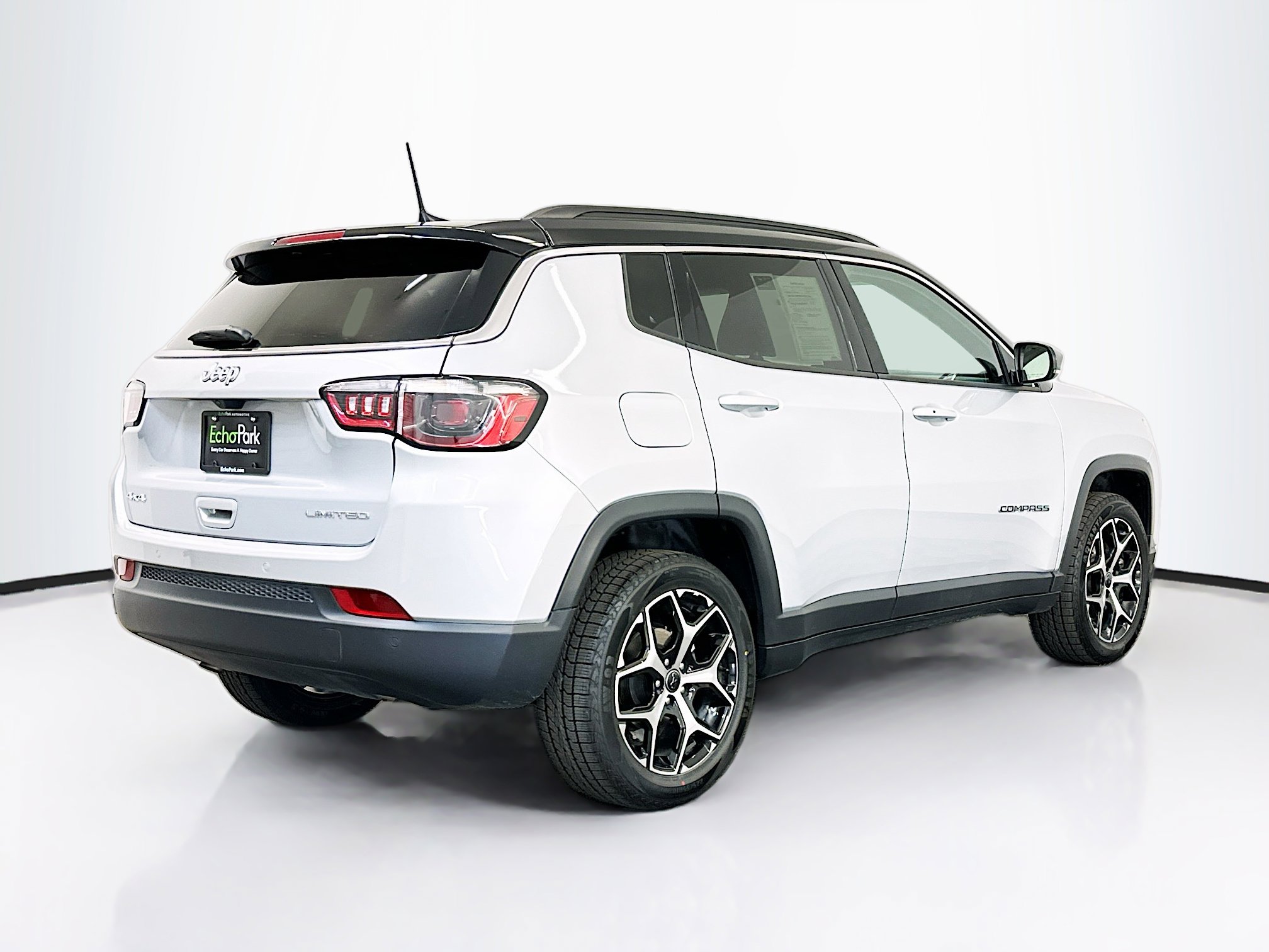 Used 2025 Jeep Compass Limited image 9
