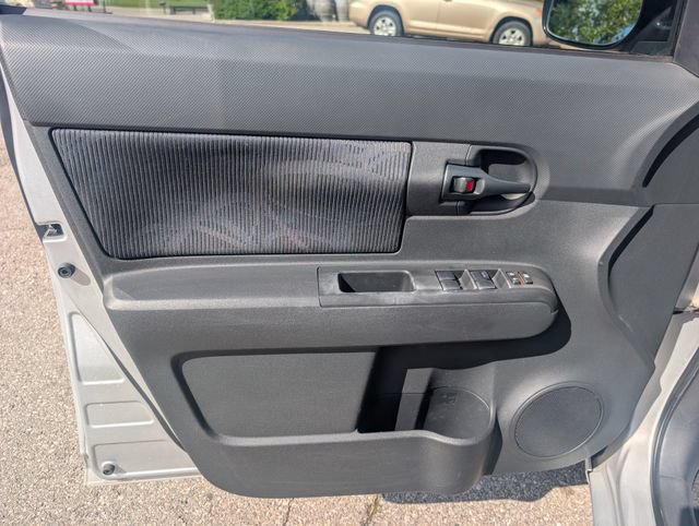 Used 2012 Scion xB FWD image 9