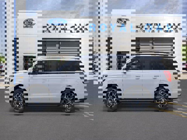 New 2026 Ford Expedition Active image 3