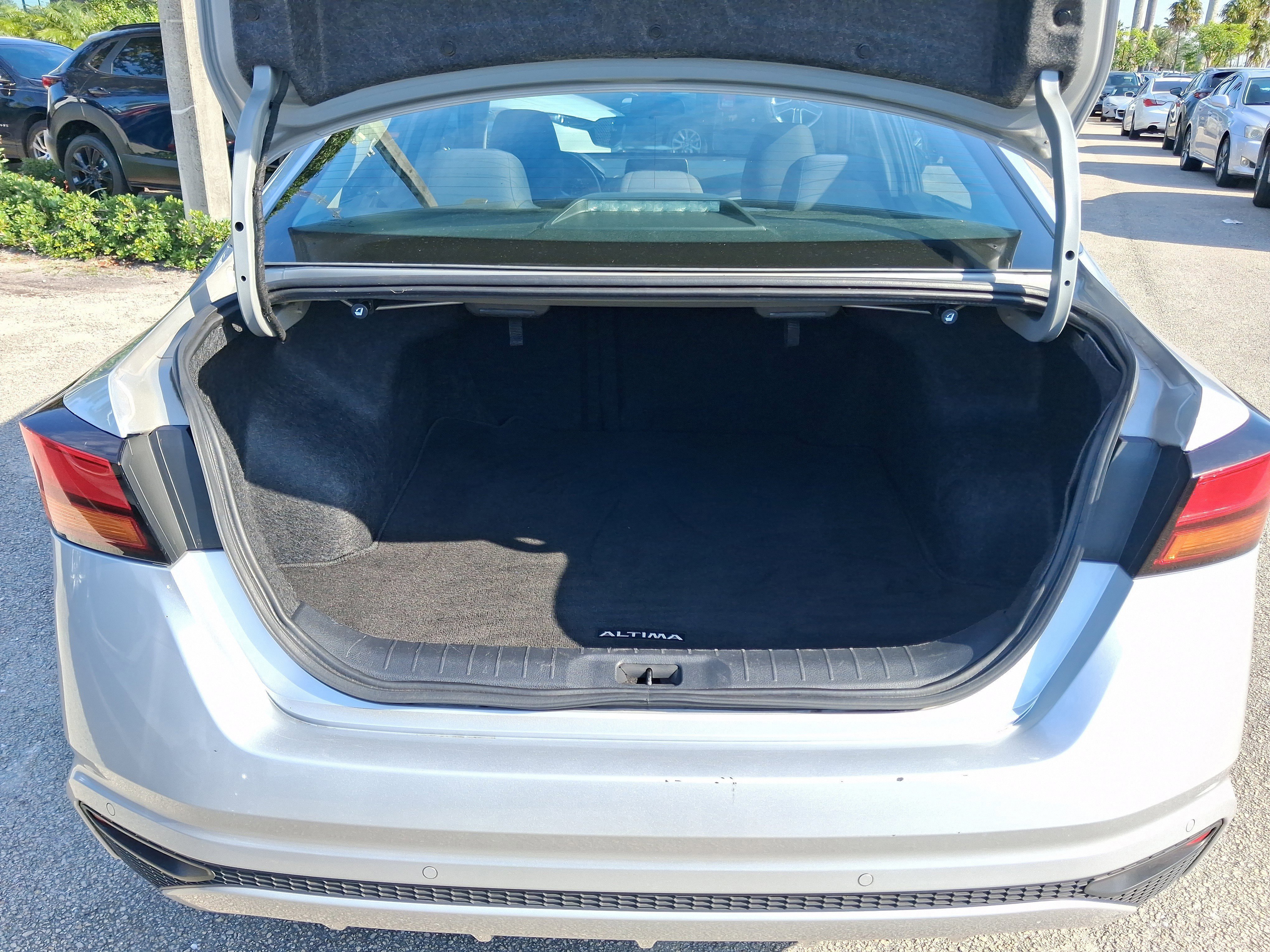 Used 2023 Nissan Altima 2.5 SV FWD image 5