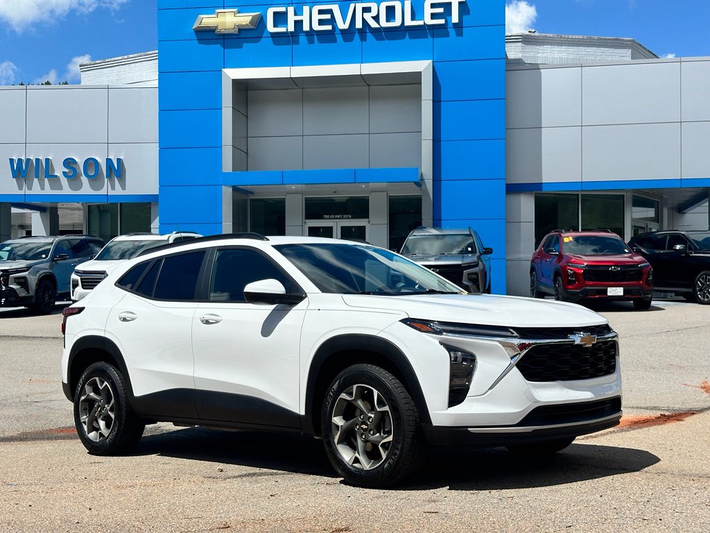 Used 2024 Chevrolet Trax LT w/ Driver Confidence Package FWD image 1