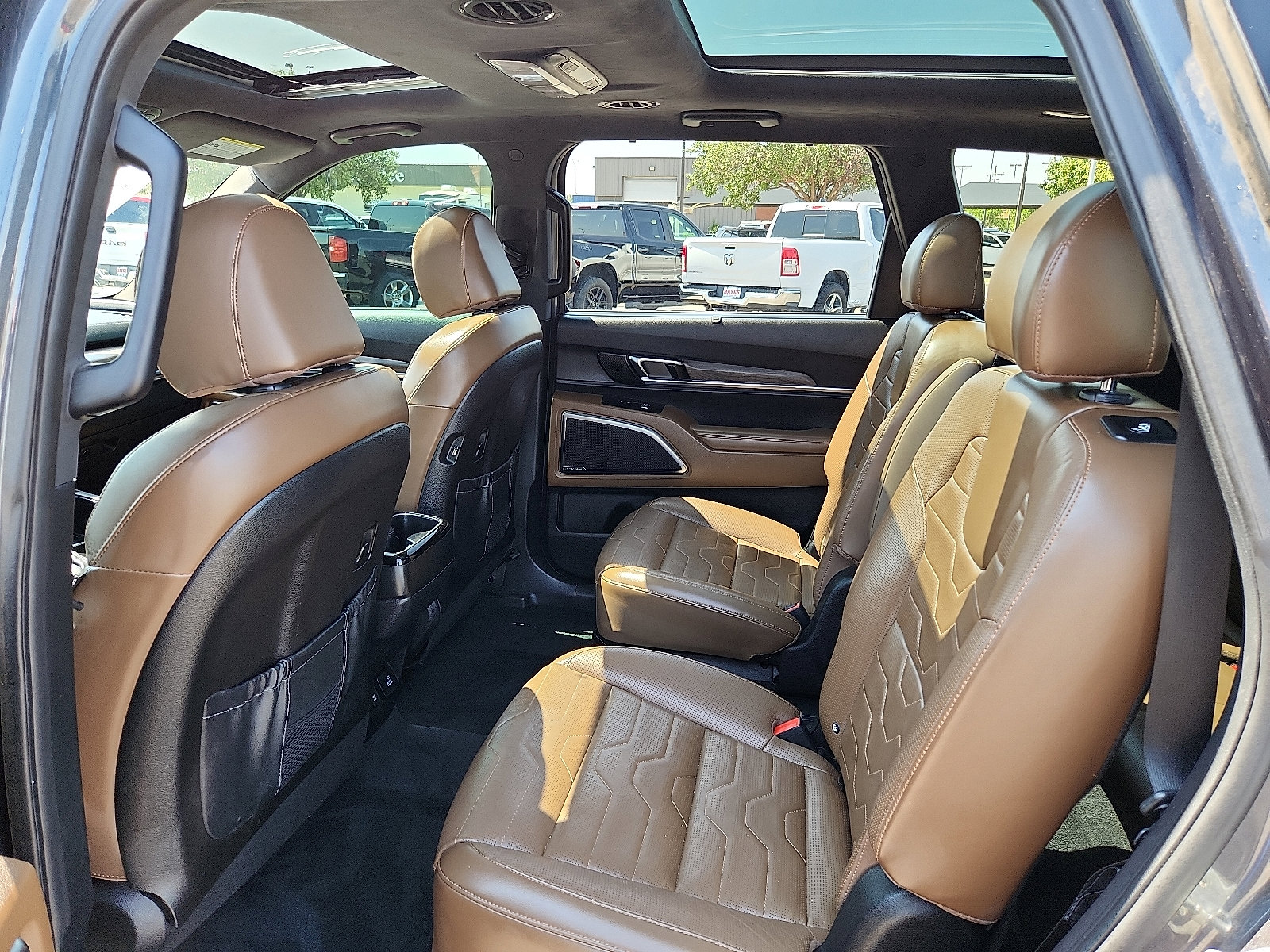 Used 2022 Kia Telluride SX w/ SX Prestige Package image 8