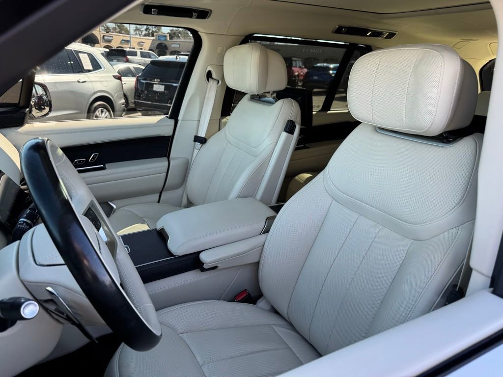 Used 2024 Land Rover Range Rover Long Wheelbase Autobiography image 8