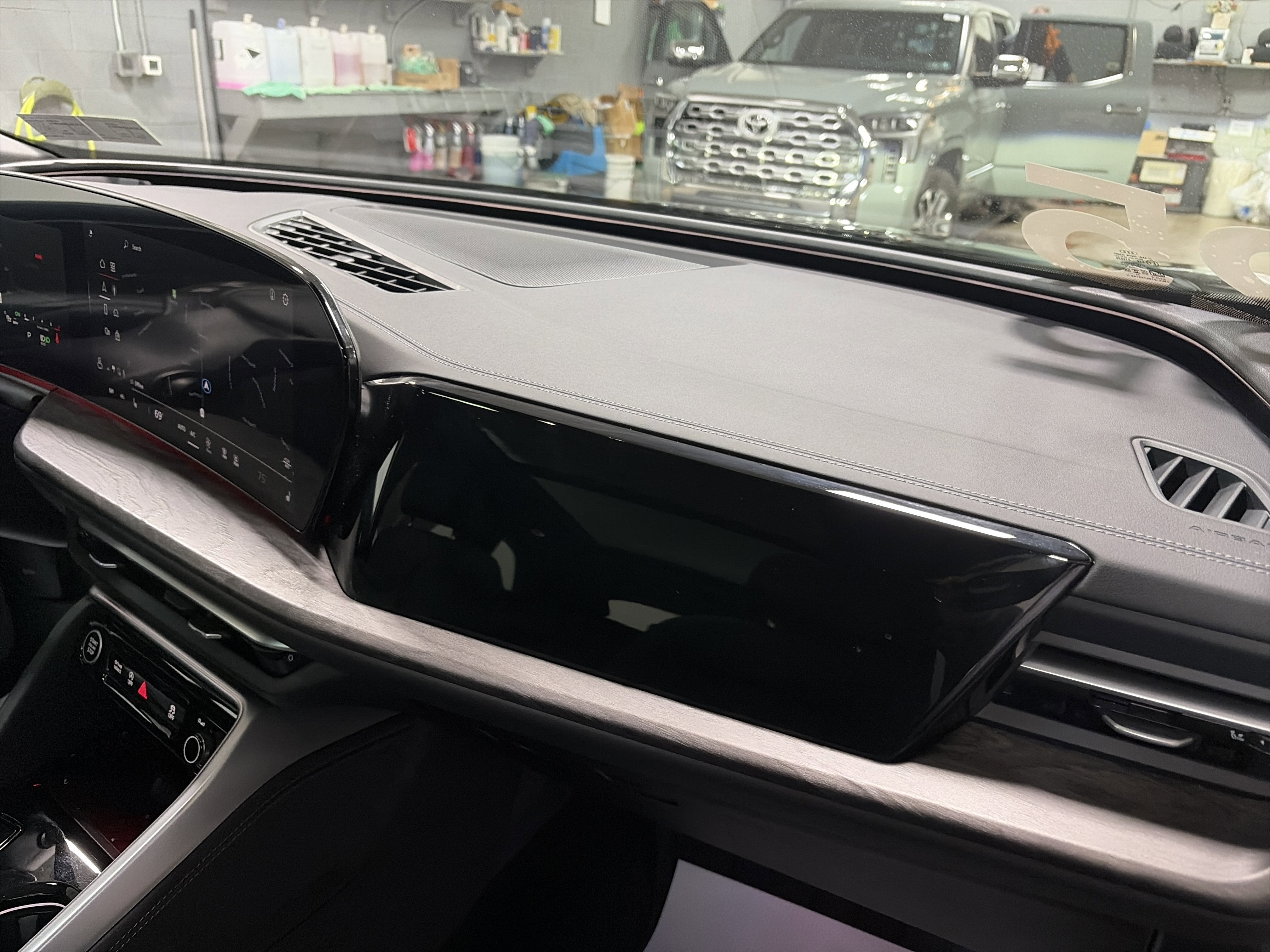 Certified 2025 Audi Q5 Premium w/ Convenience Package image 36