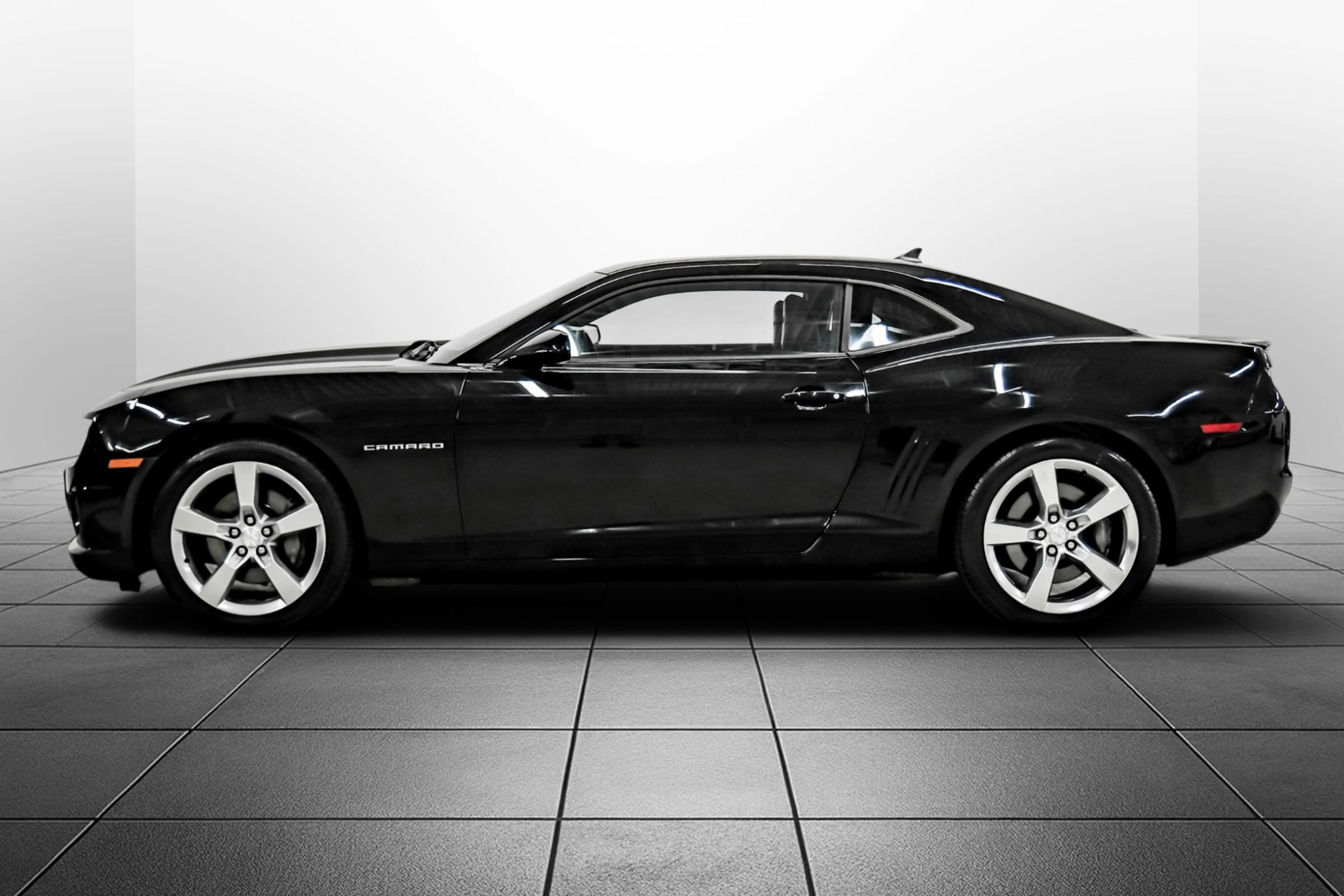 Used 2010 Chevrolet Camaro SS w/ RS Package RWD image 9