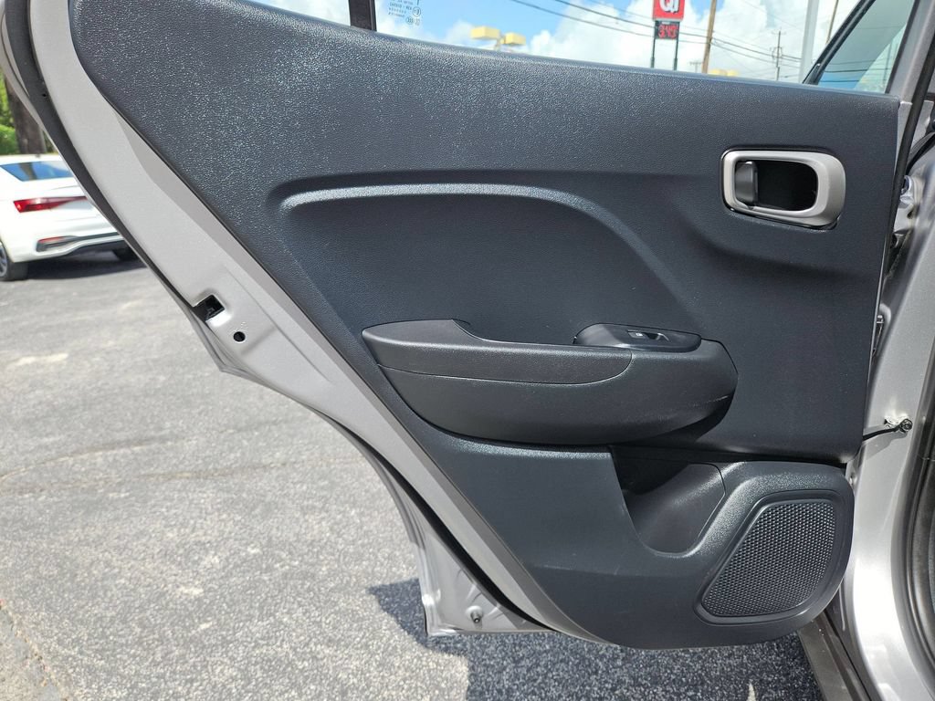 Used 2025 Hyundai Venue SEL FWD image 15