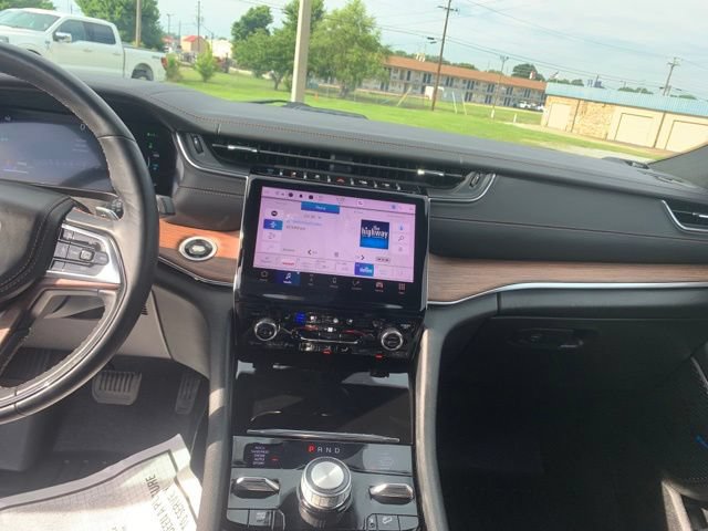Used 2023 Jeep Grand Cherokee Summit w/ Advanced Protech Group IV AWD/4WD image 19