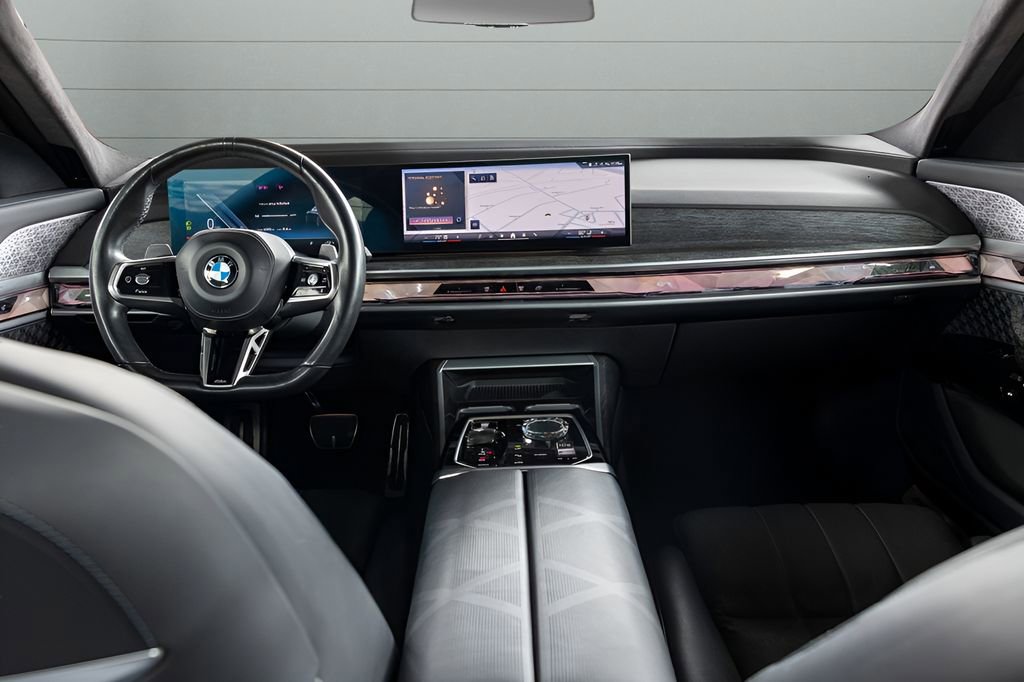 Used 2023 BMW 760i xDrive w/ Executive Package AWD/4WD image 30