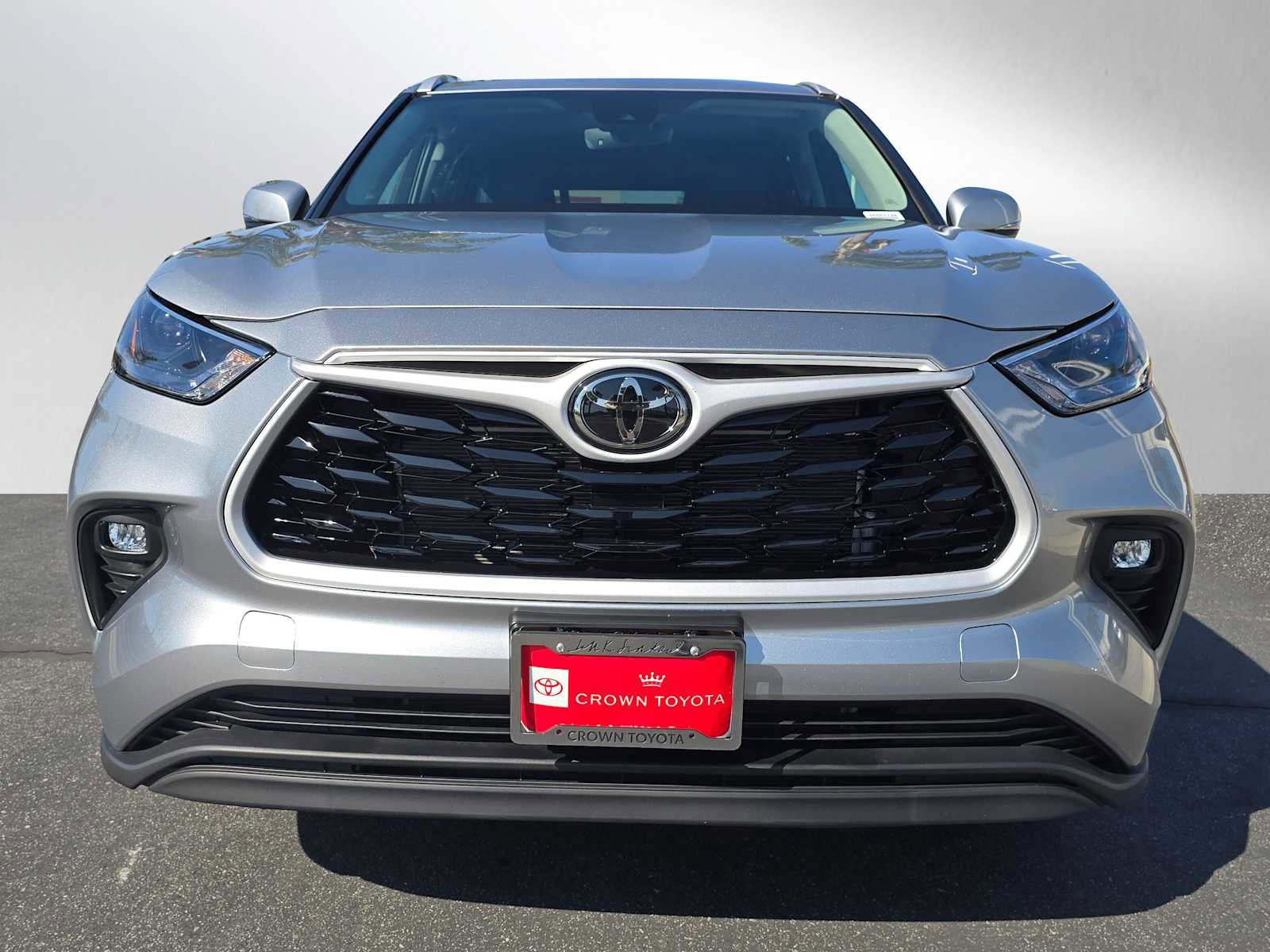 Used 2025 Toyota Highlander XLE image 8