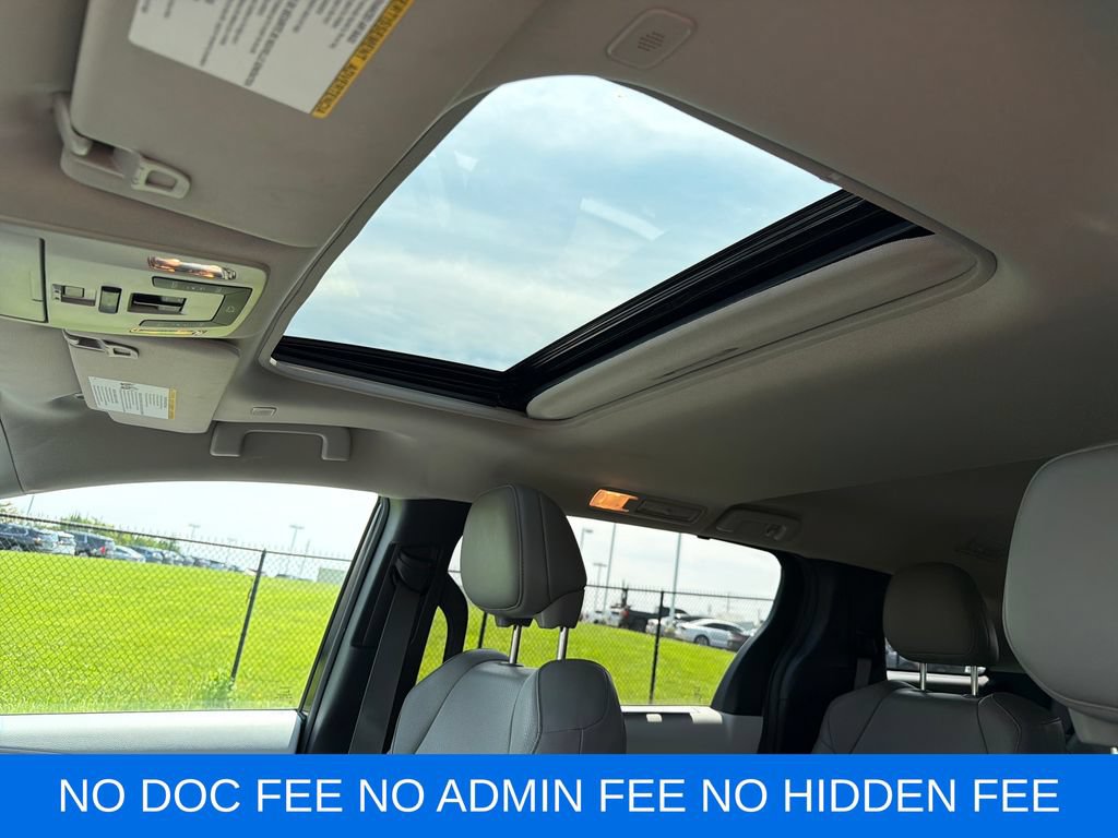 Used 2025 Toyota Sienna XLE FWD image 23