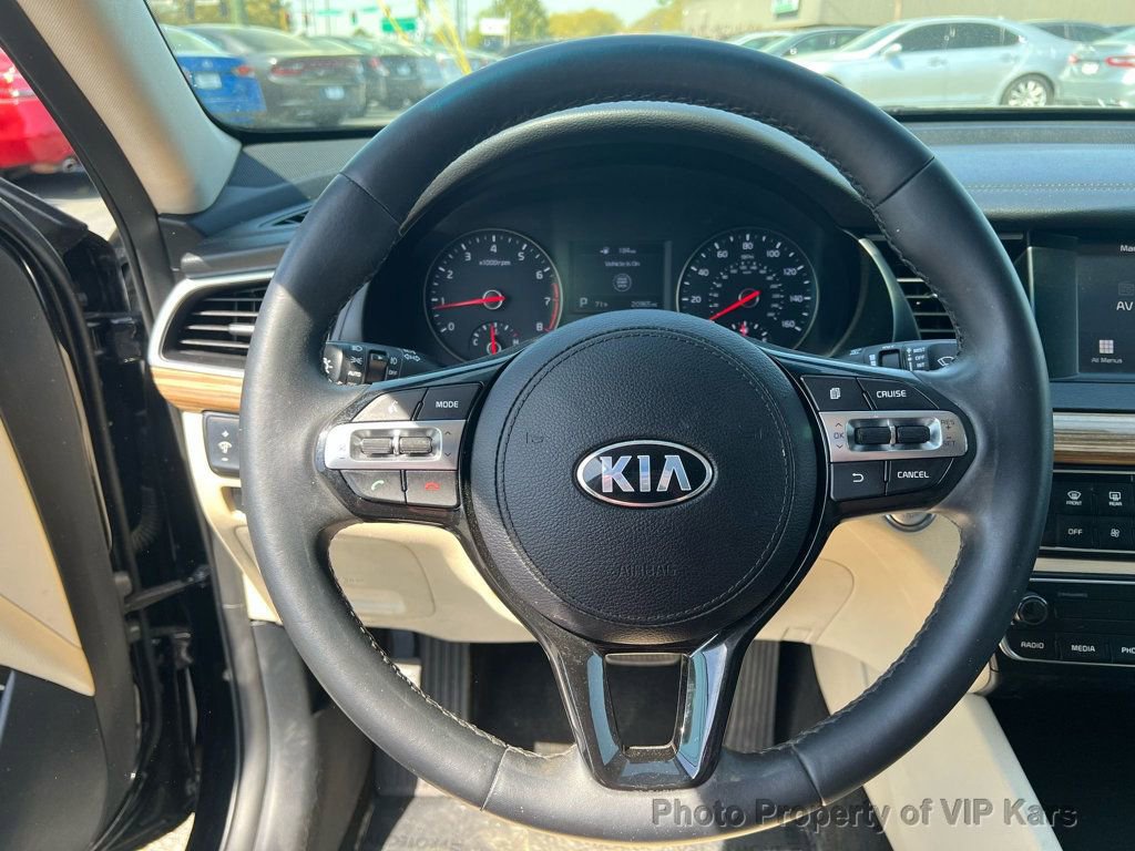 Used 2017 Kia Cadenza Premium image 12