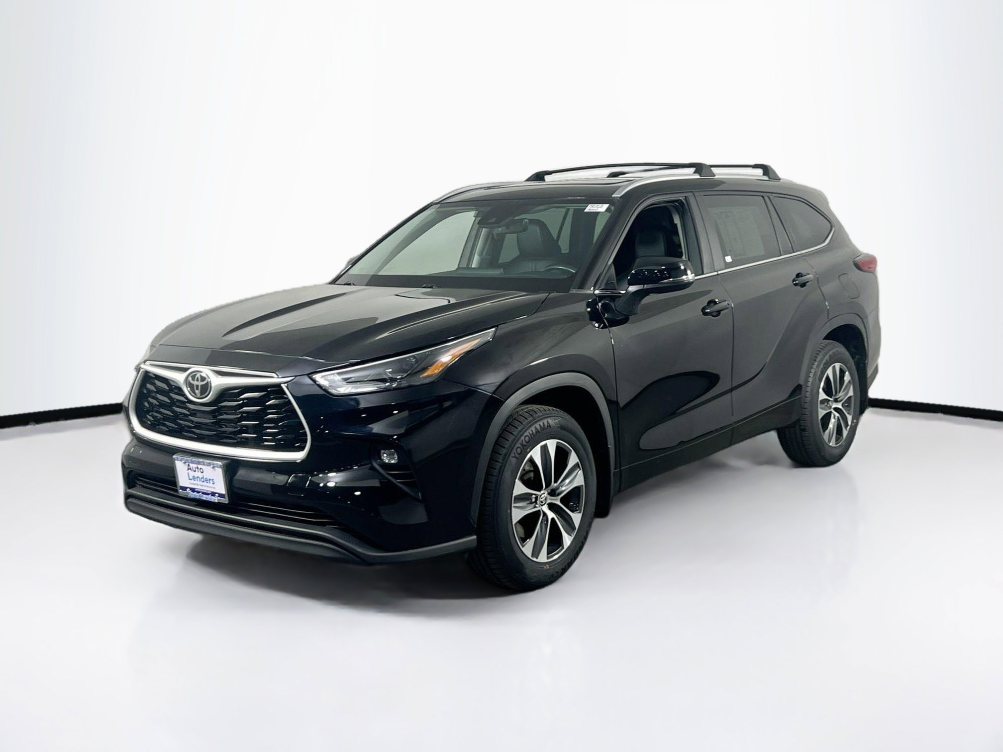 Used 2023 Toyota Highlander XLE AWD/4WD video 1