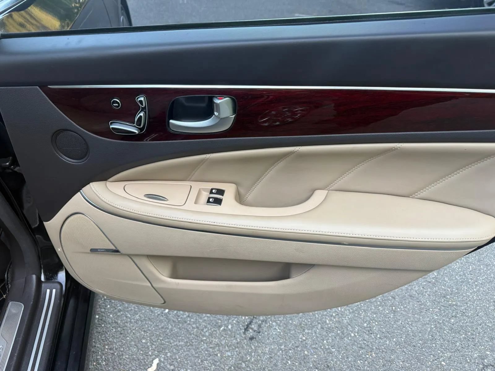 Used 2012 Hyundai Equus Signature RWD image 20