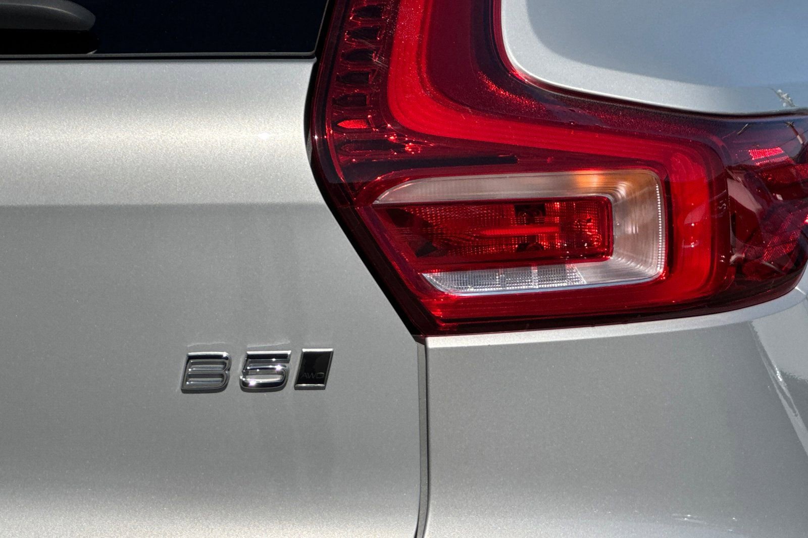 Certified 2025 Volvo XC40 B5 Core AWD/4WD image 13