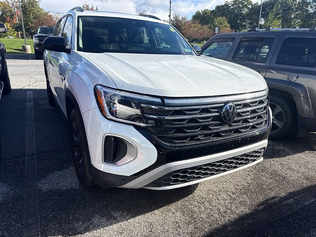 Used 2024 Volkswagen Atlas Peak Edition SE AWD/4WD image 3