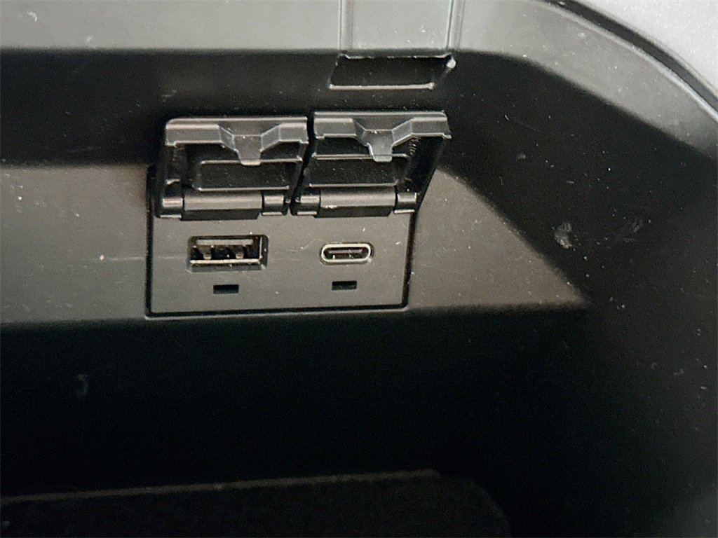 Used 2021 Toyota Camry SE image 30