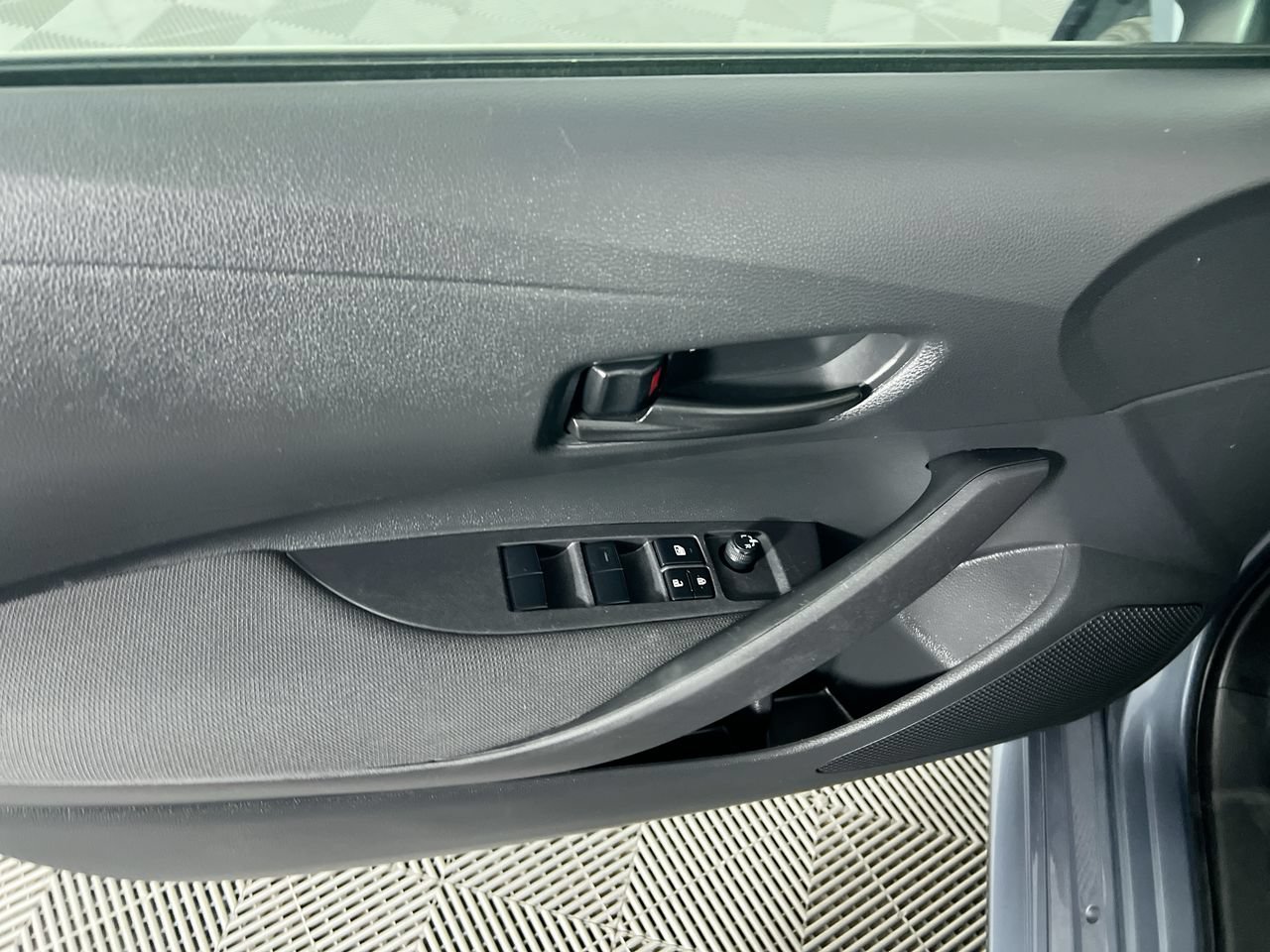 Used 2024 Toyota Corolla LE FWD image 14