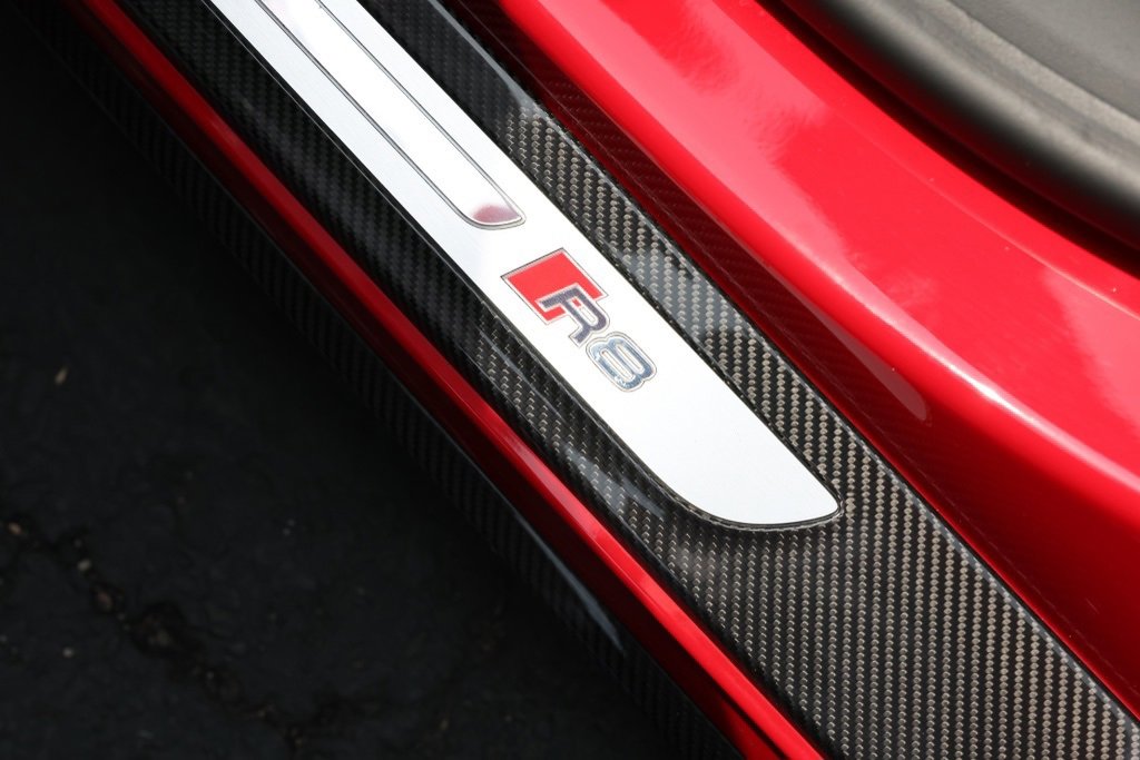 Used 2018 Audi R8 V10 plus w/ Full Leather Package image 31