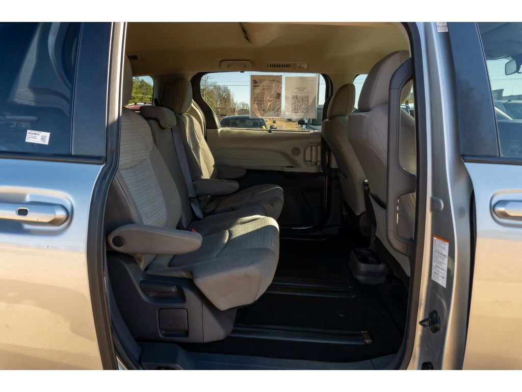 Used 2021 Toyota Sienna LE image 15