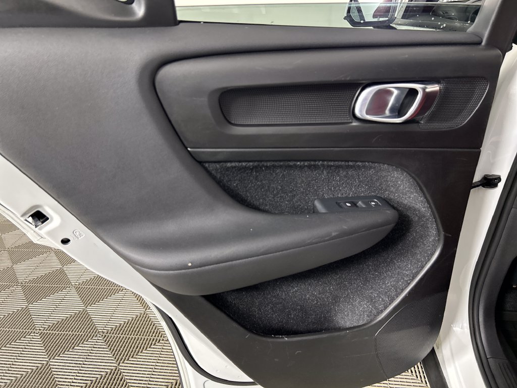 Used 2019 Volvo XC40 T5 Momentum AWD/4WD image 15