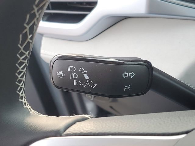 New 2026 Volkswagen Taos SE image 18