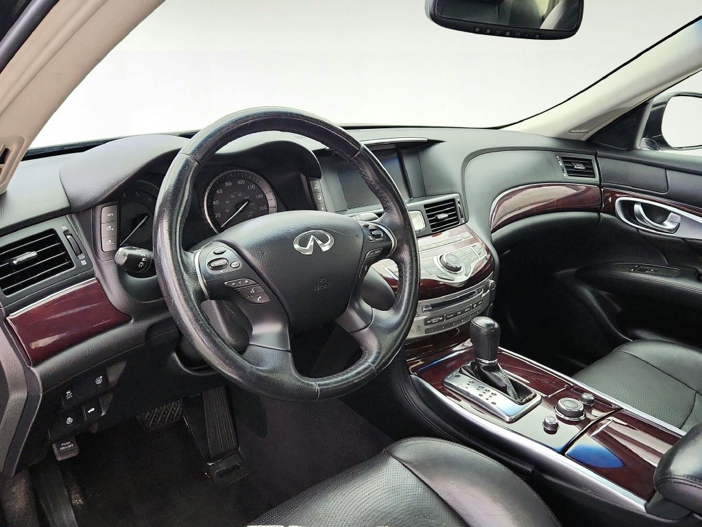 Used 2018 INFINITI Q70 Luxe w/ Proactive Package AWD/4WD image 9