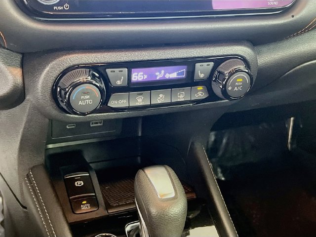 Used 2024 Nissan Kicks SR w/ SR Premium Package FWD image 12